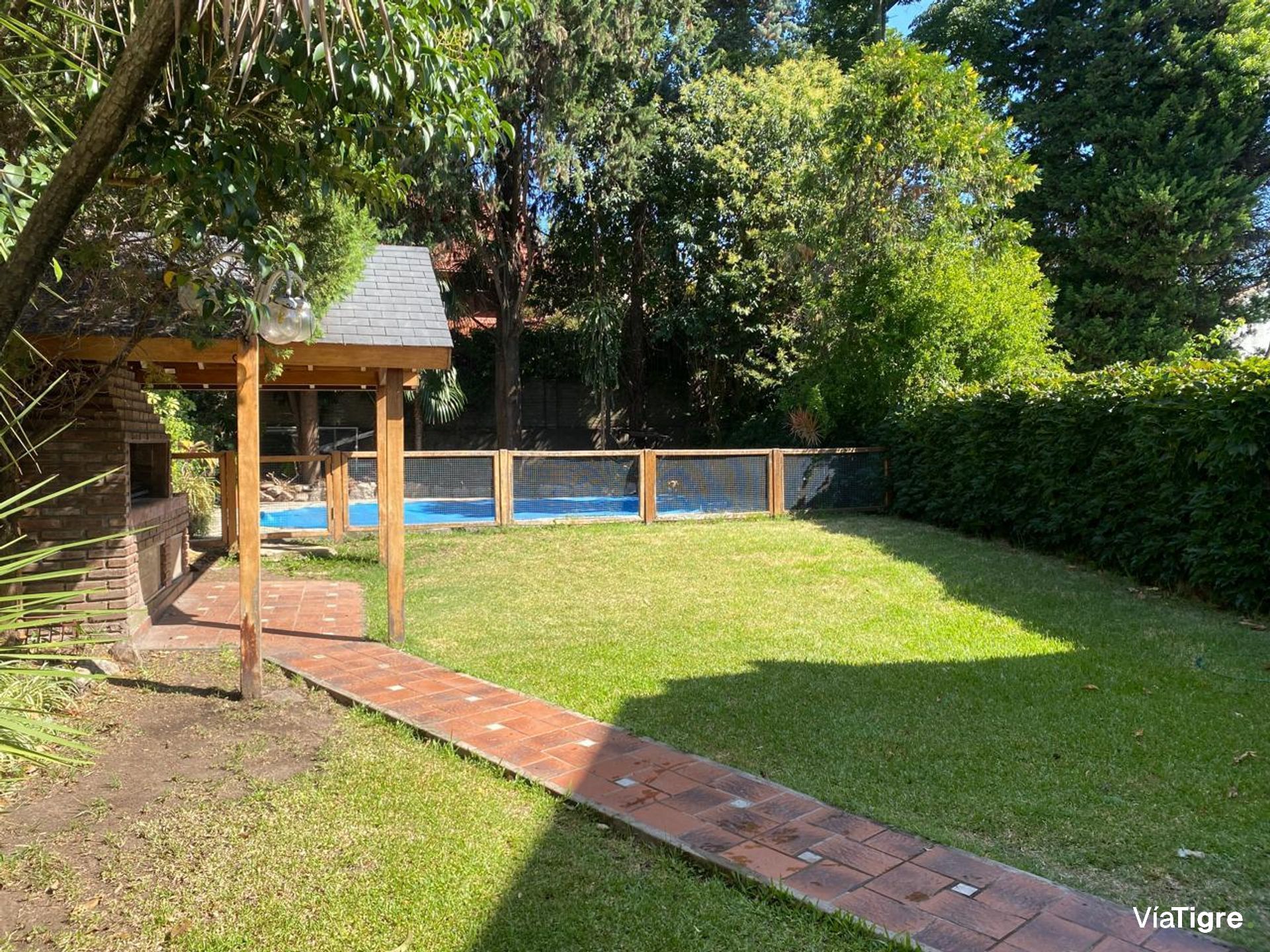 Venta Casa FLORIDA 5 amb+dep Lote 360 m2 Piscina