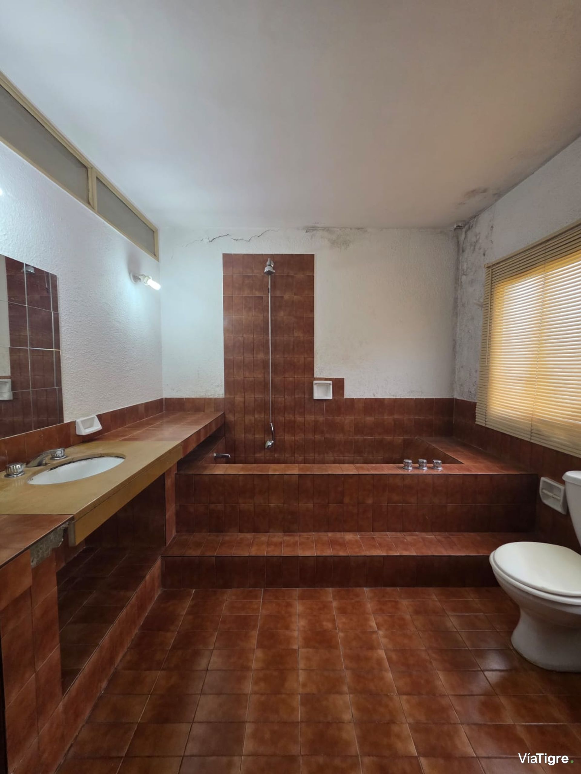 Venta Casa FLORIDA 5 amb+dep Lote 360 m2 Piscina