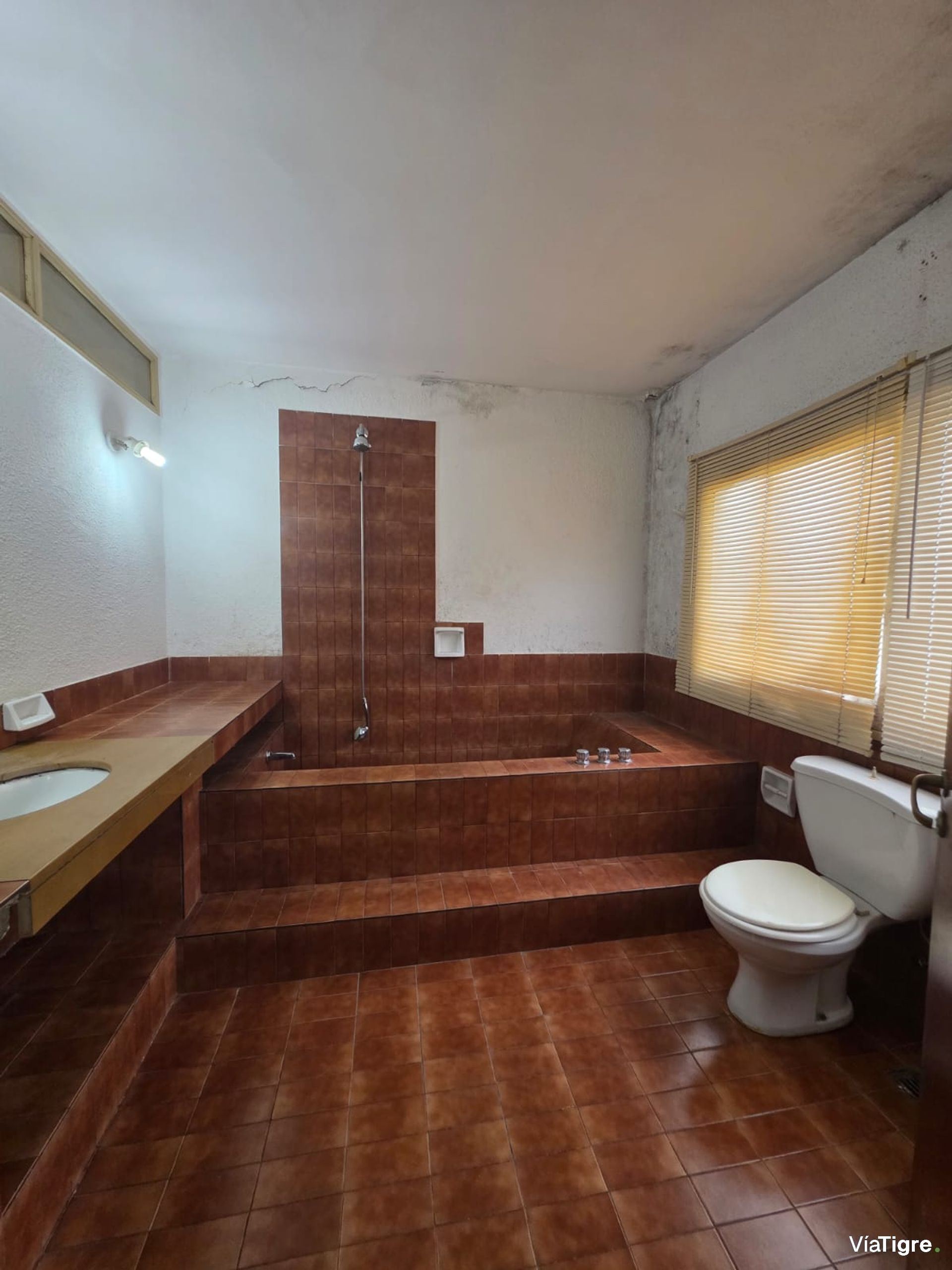 Venta Casa FLORIDA 5 amb+dep Lote 360 m2 Piscina