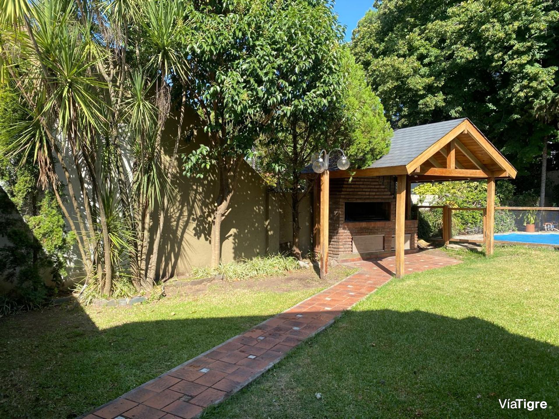 Venta Casa FLORIDA 5 amb+dep Lote 360 m2 Piscina