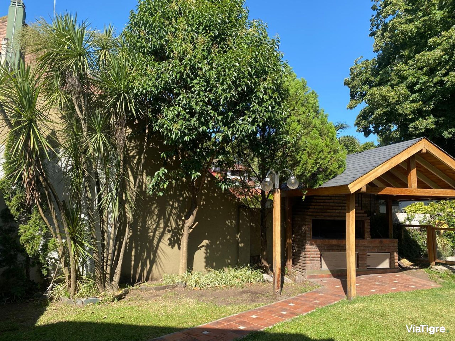 Venta Casa FLORIDA 5 amb+dep Lote 360 m2 Piscina