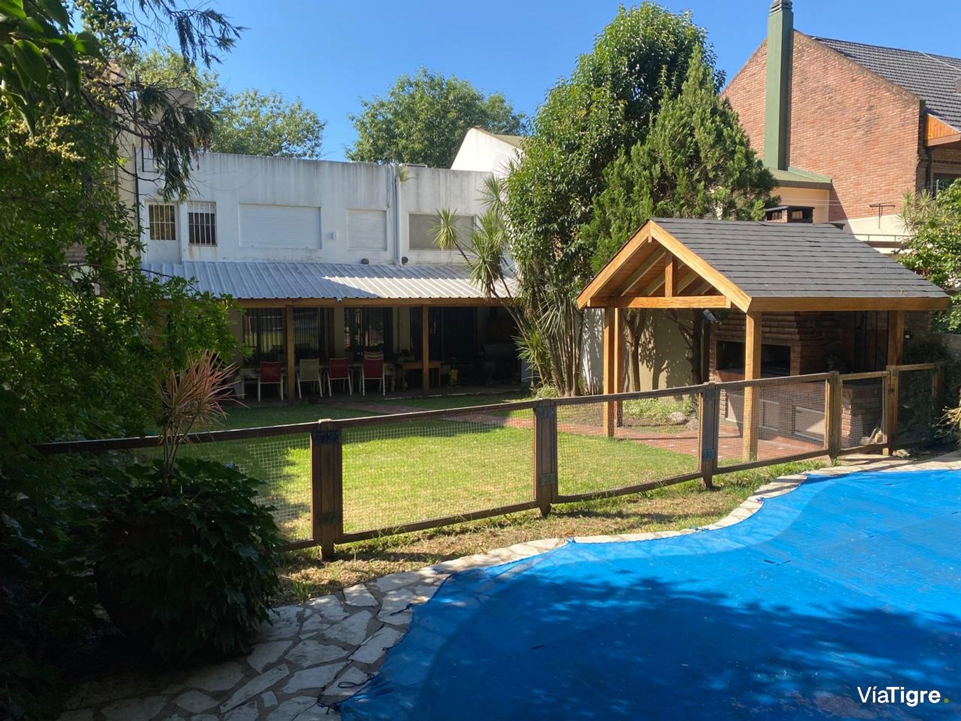 Venta Casa FLORIDA 5 amb+dep Lote 360 m2 Piscina