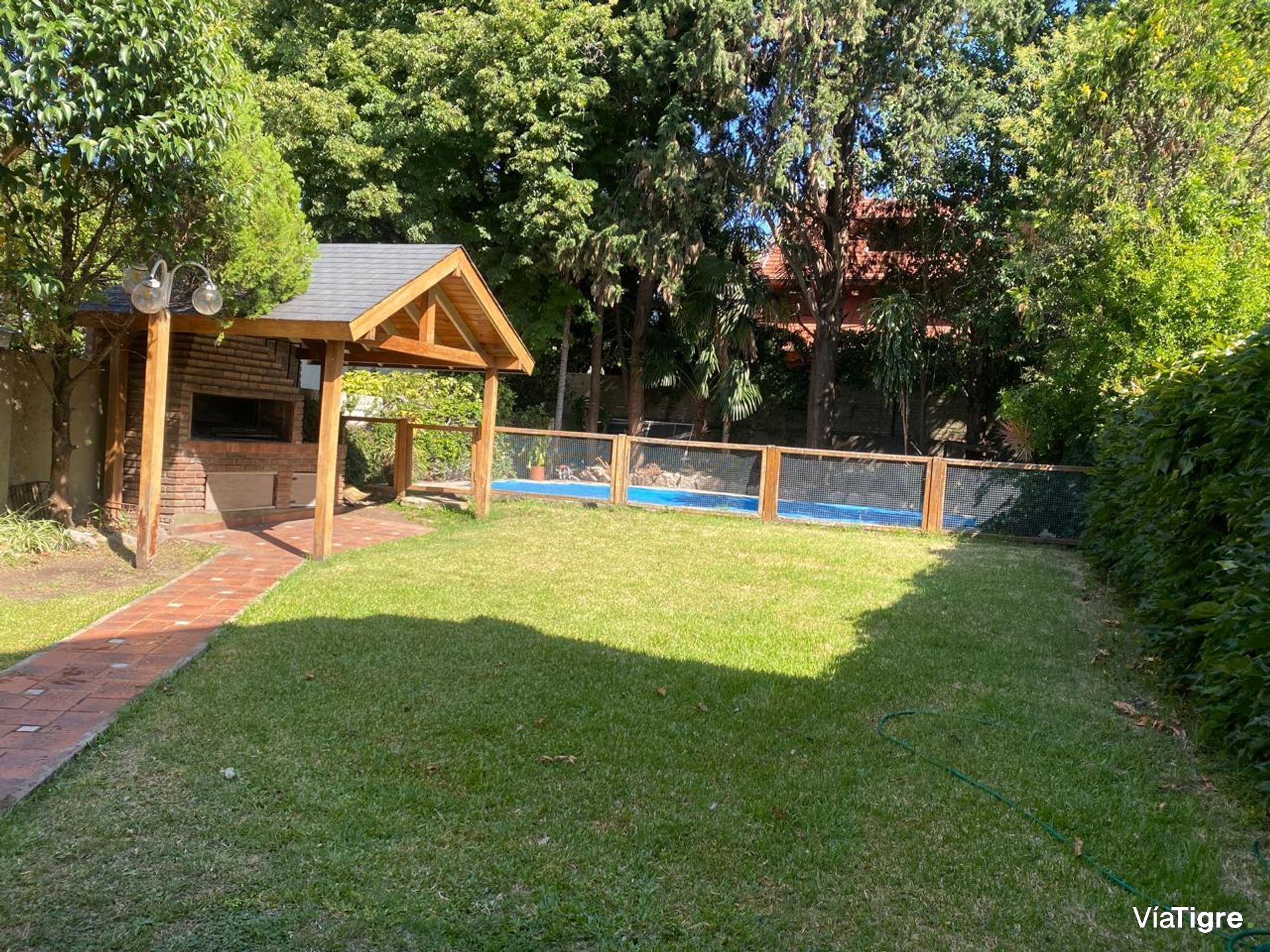 Venta Casa FLORIDA 5 amb+dep Lote 360 m2 Piscina