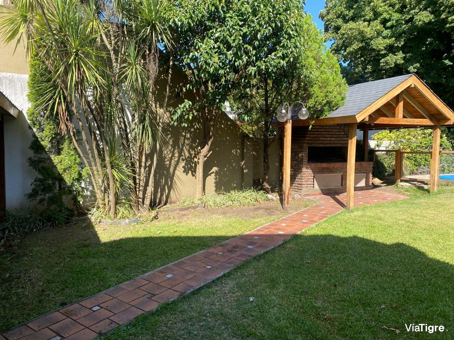 Venta Casa FLORIDA 5 amb+dep Lote 360 m2 Piscina
