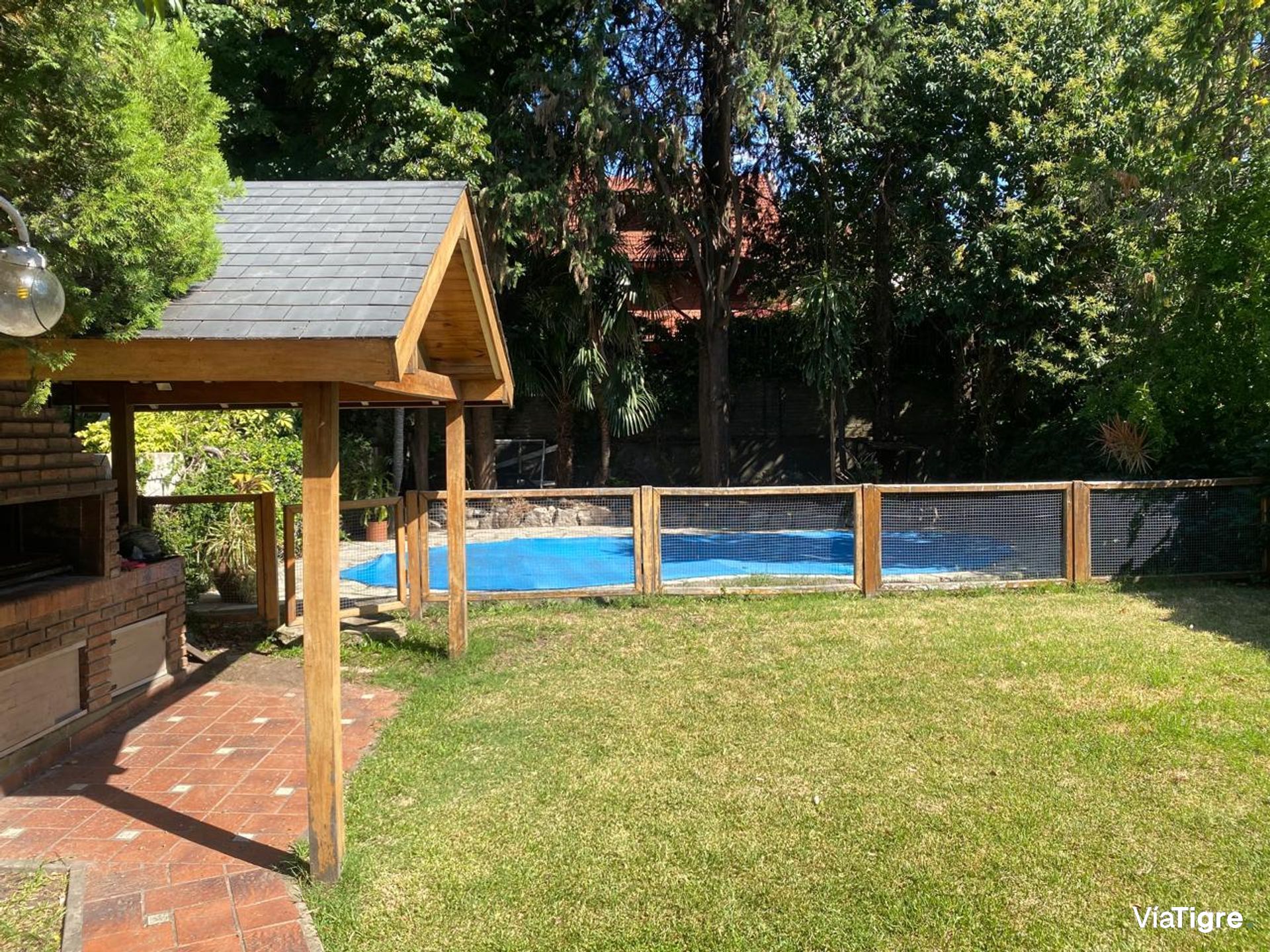 Venta Casa FLORIDA 5 amb+dep Lote 360 m2 Piscina