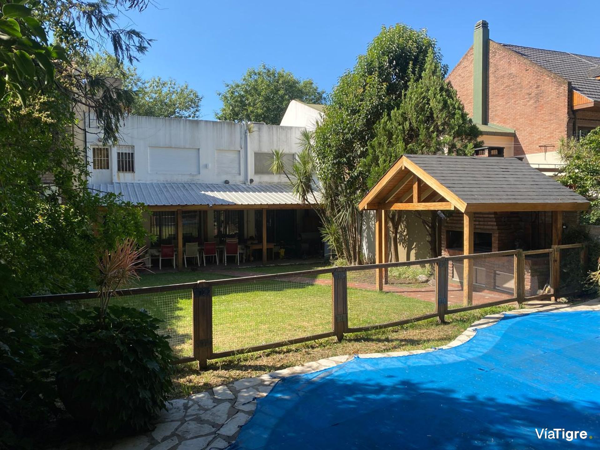 Venta Casa FLORIDA 5 amb+dep Lote 360 m2 Piscina