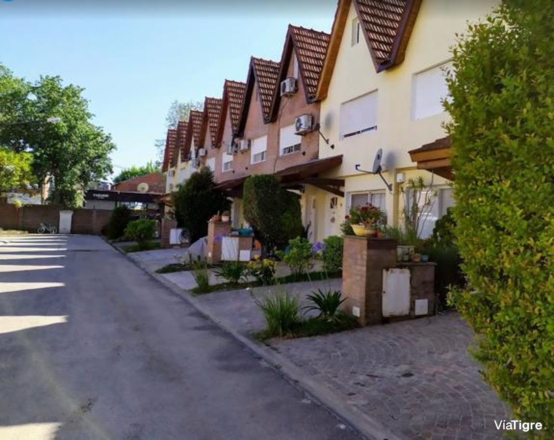 Venta Casa En Barrio Pinar De Tigre Con 2 Cocheras