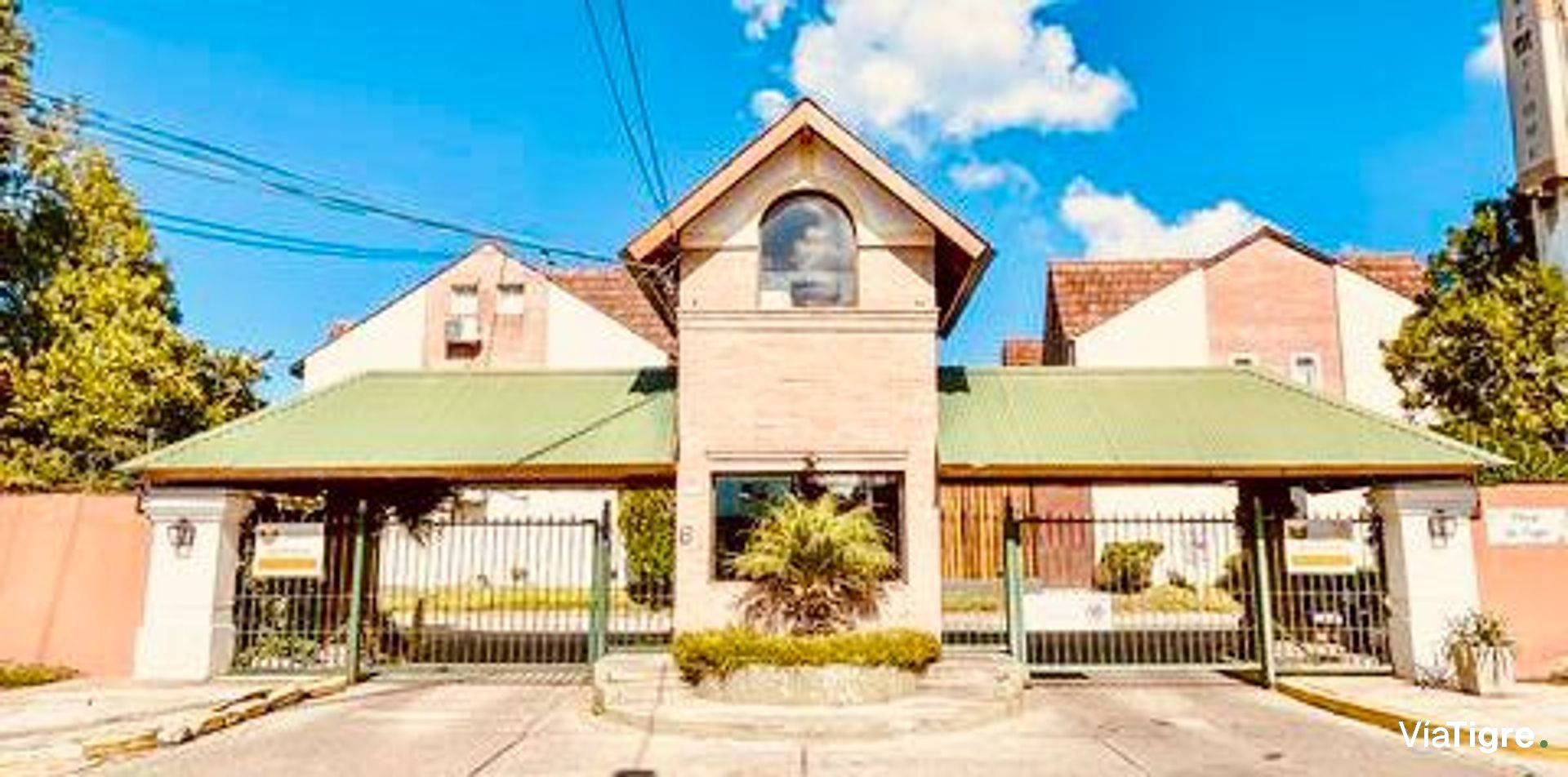 Venta Casa En Barrio Pinar De Tigre Con 2 Cocheras