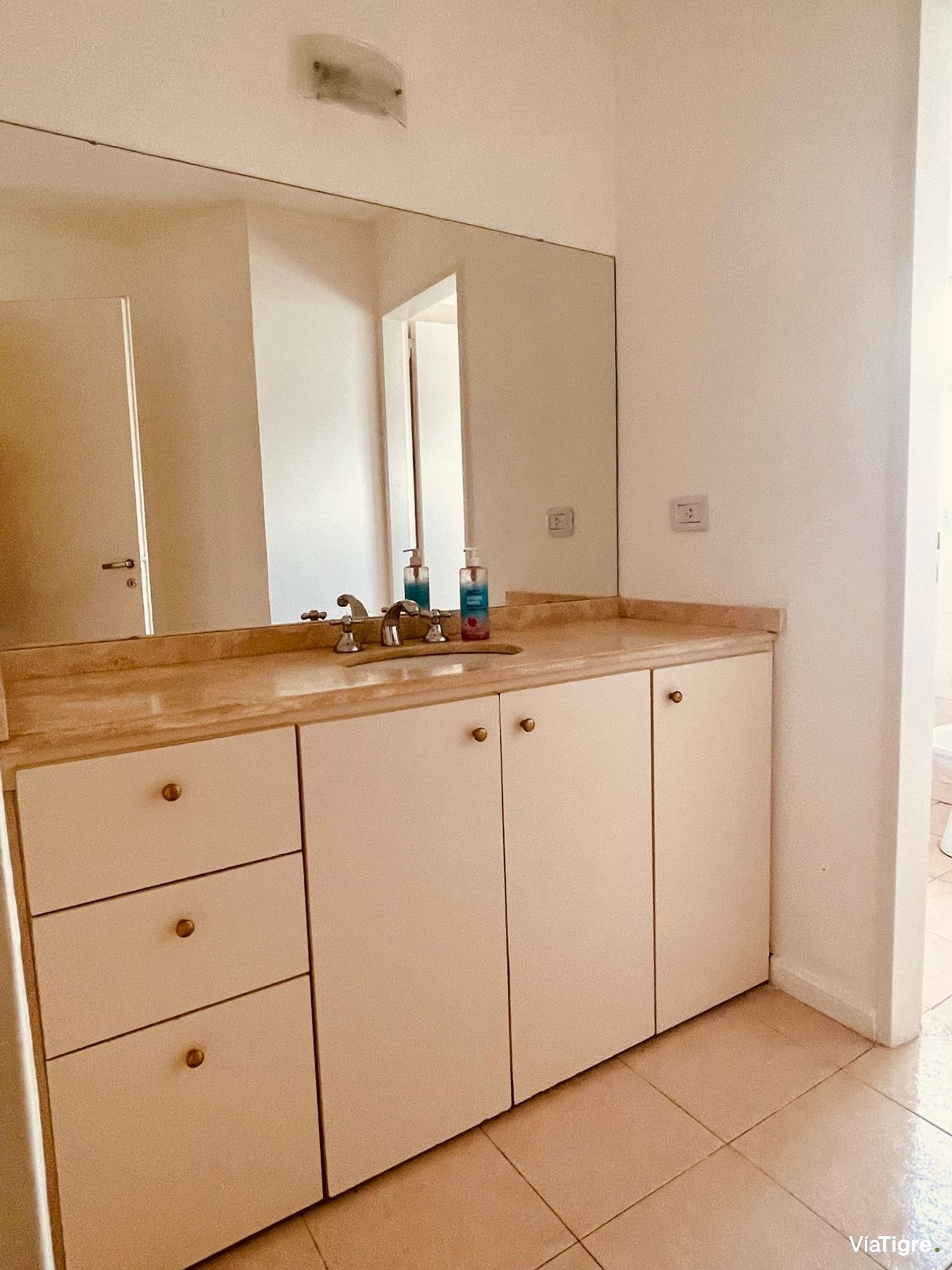 Venta Casa En Barrio Pinar De Tigre Con 2 Cocheras