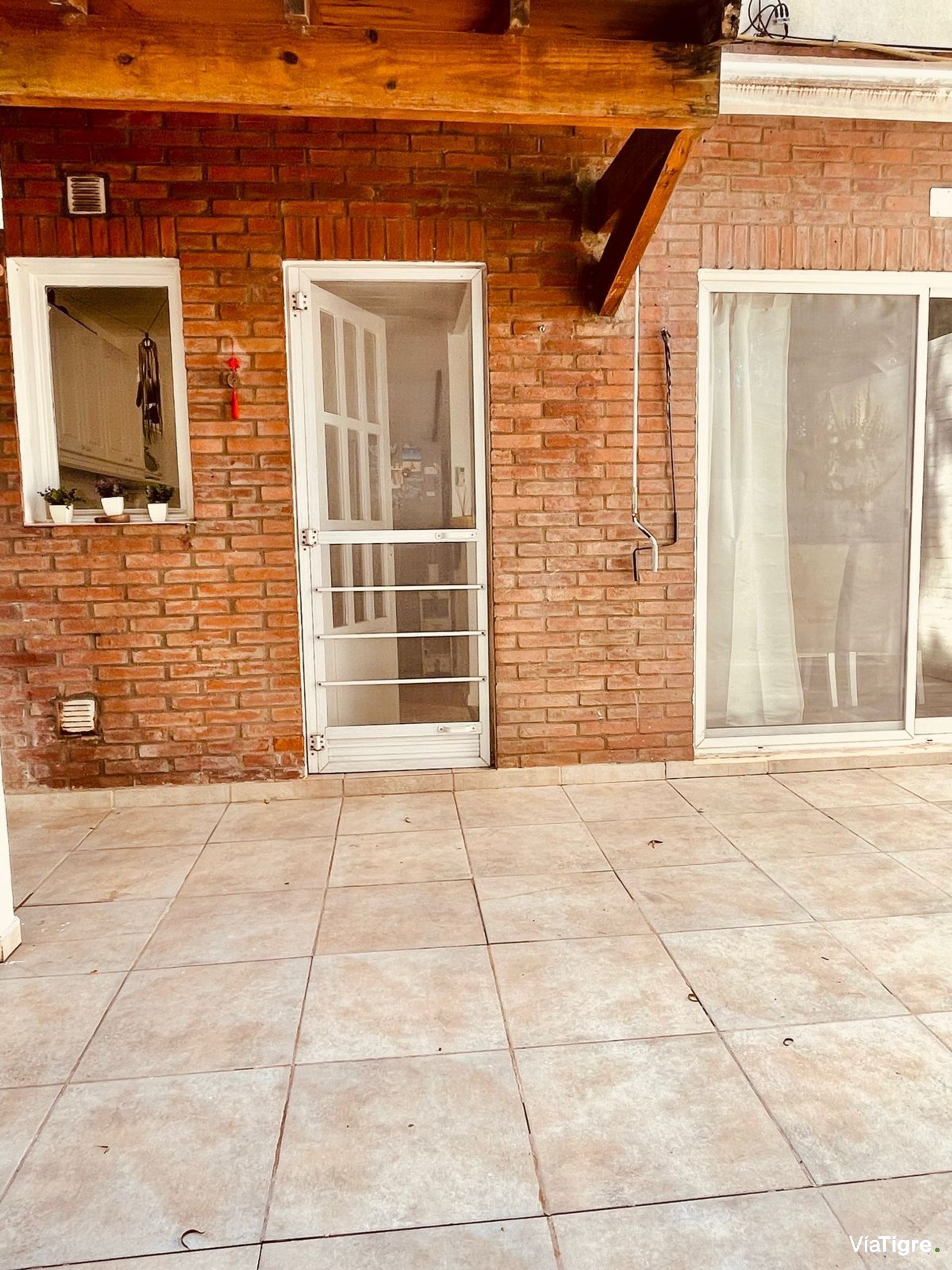 Venta Casa En Barrio Pinar De Tigre Con 2 Cocheras