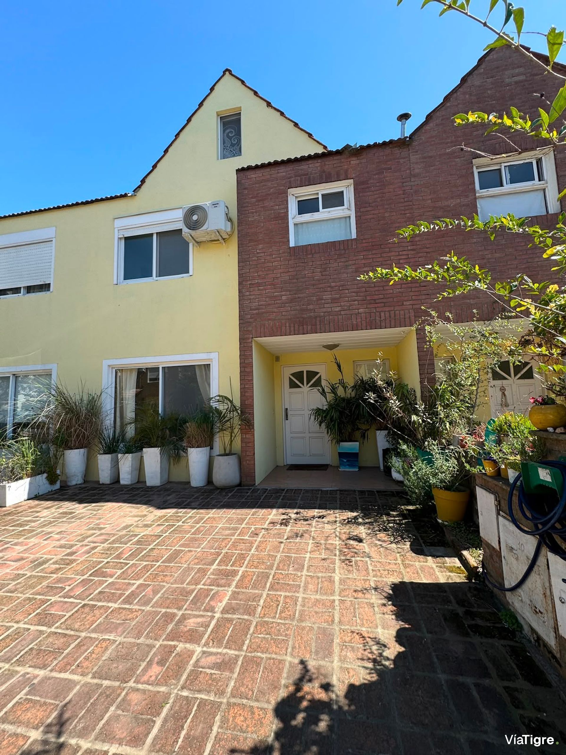 Venta Casa En Barrio Pinar De Tigre Con 2 Cocheras