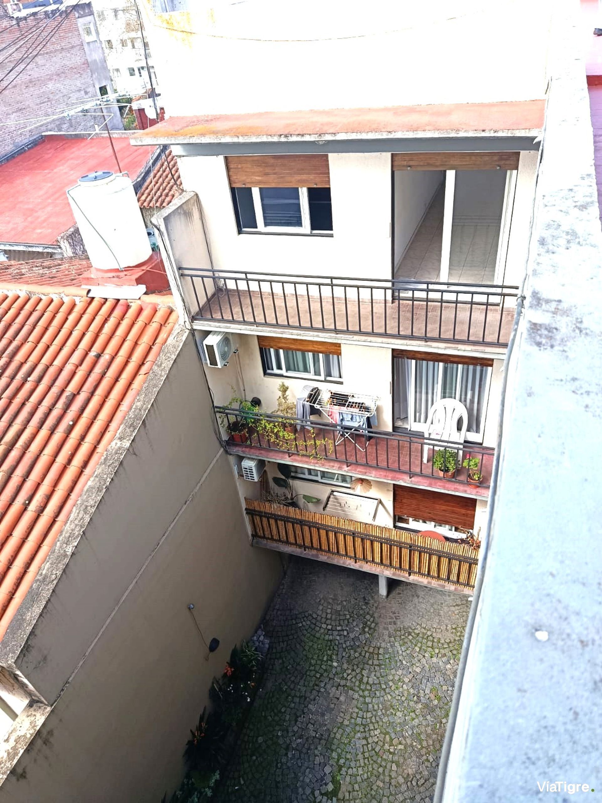 Dos Ambientes con Balcón en san isidro.