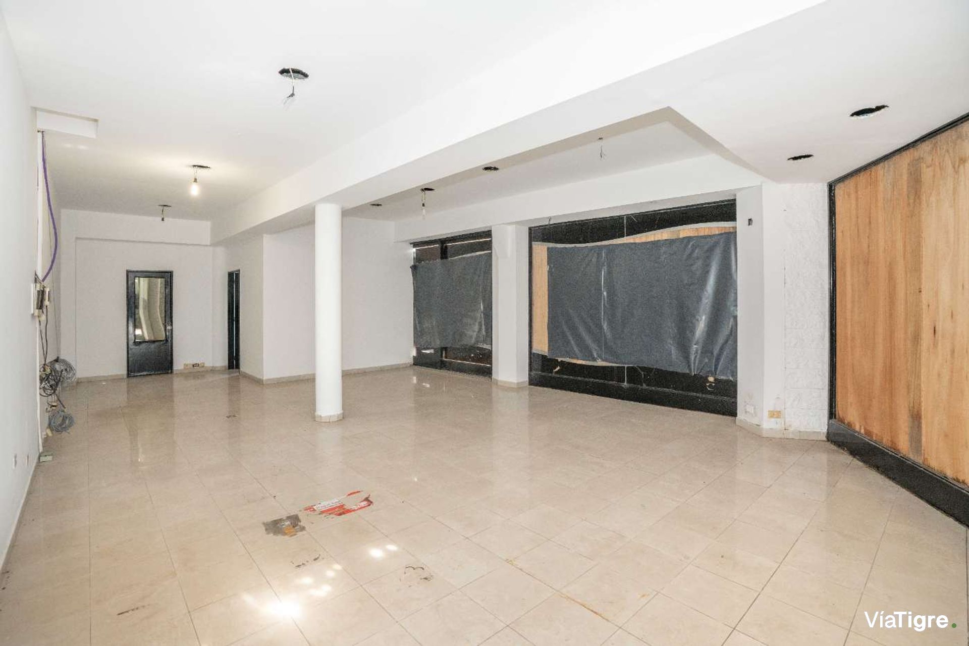 Venta De Local Comercial De 3 Plantas En V. Lopez