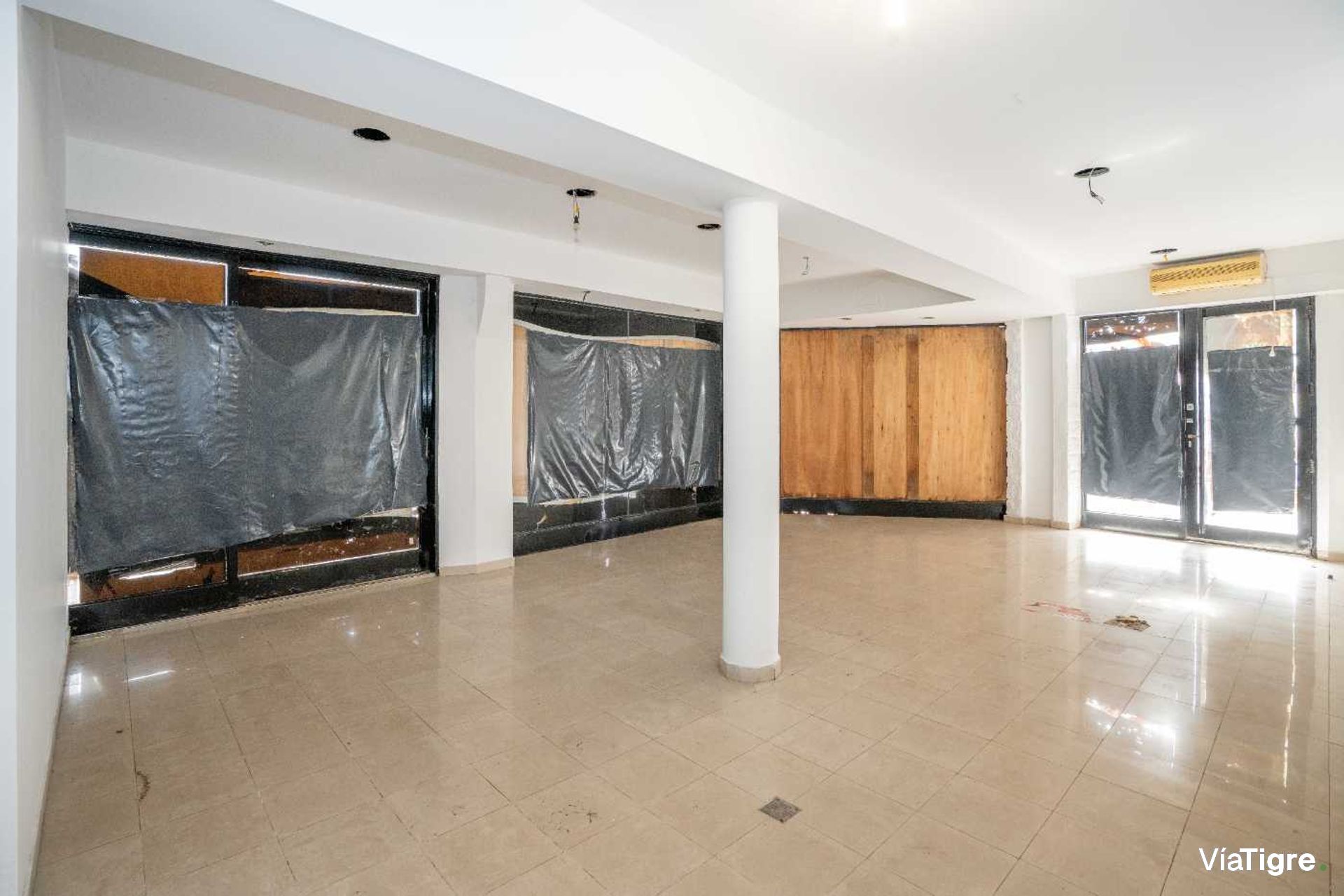 Venta De Local Comercial De 3 Plantas En V. Lopez
