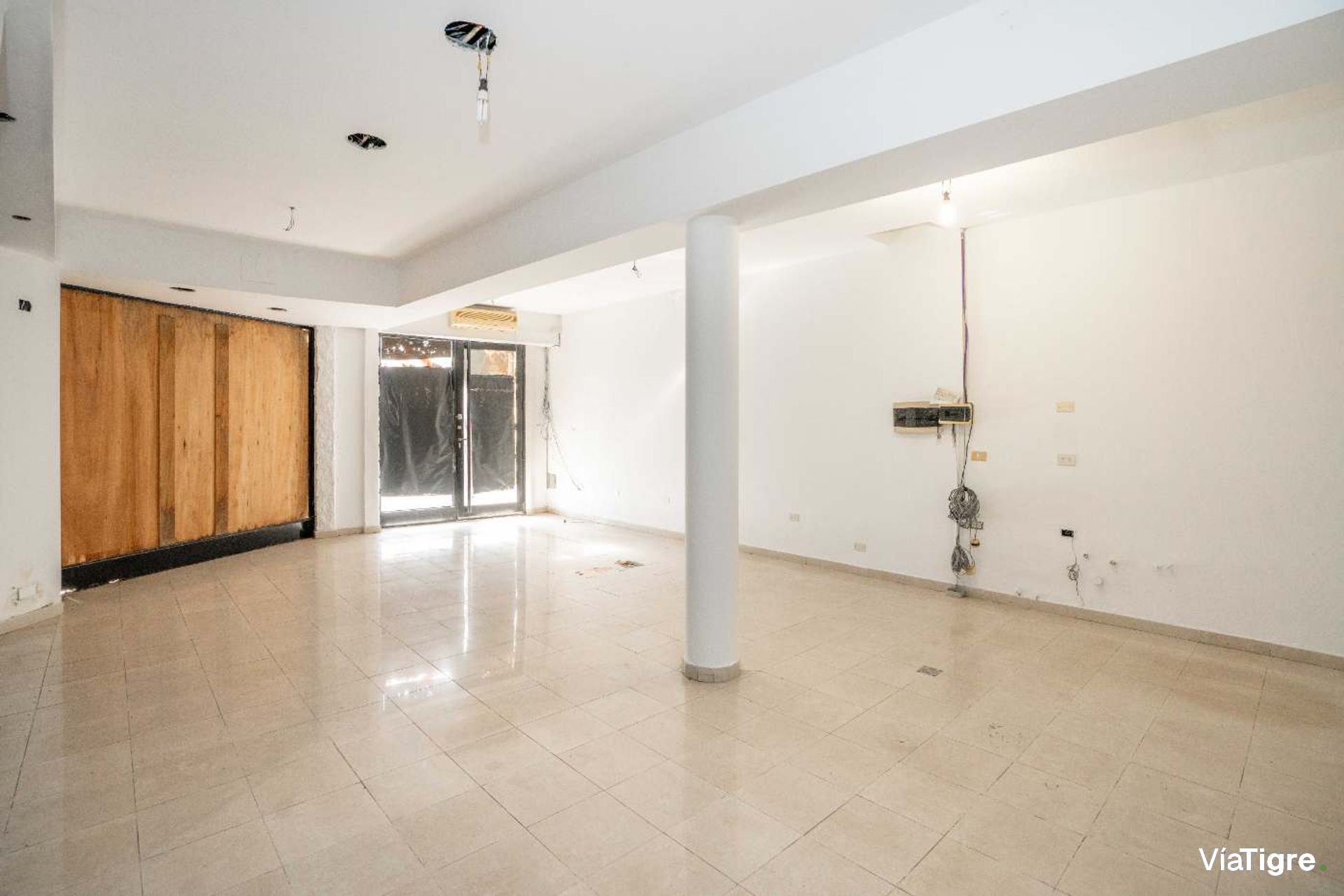 Venta De Local Comercial De 3 Plantas En V. Lopez