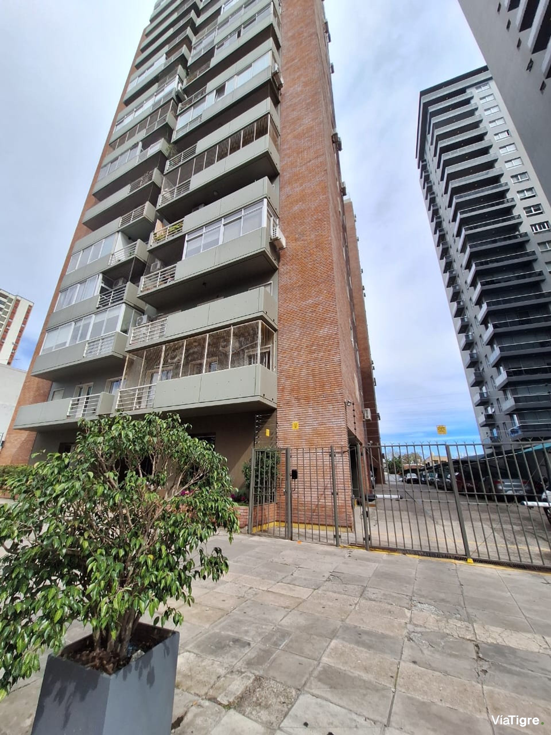 Cochera En Venta.avda Maipu. Vte Lopez.c/Seguridad
