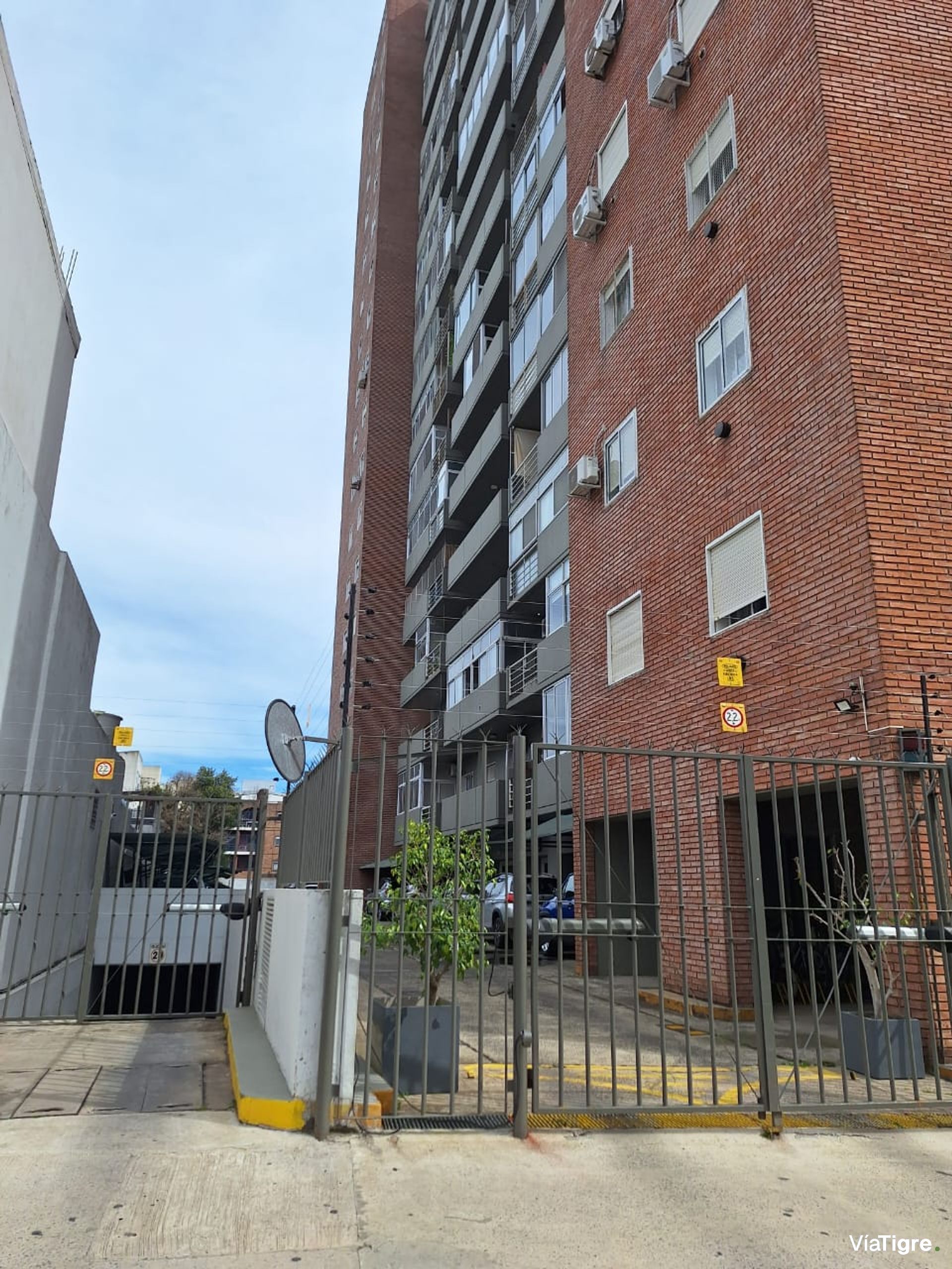 Cochera En Venta.avda Maipu. Vte Lopez.c/Seguridad
