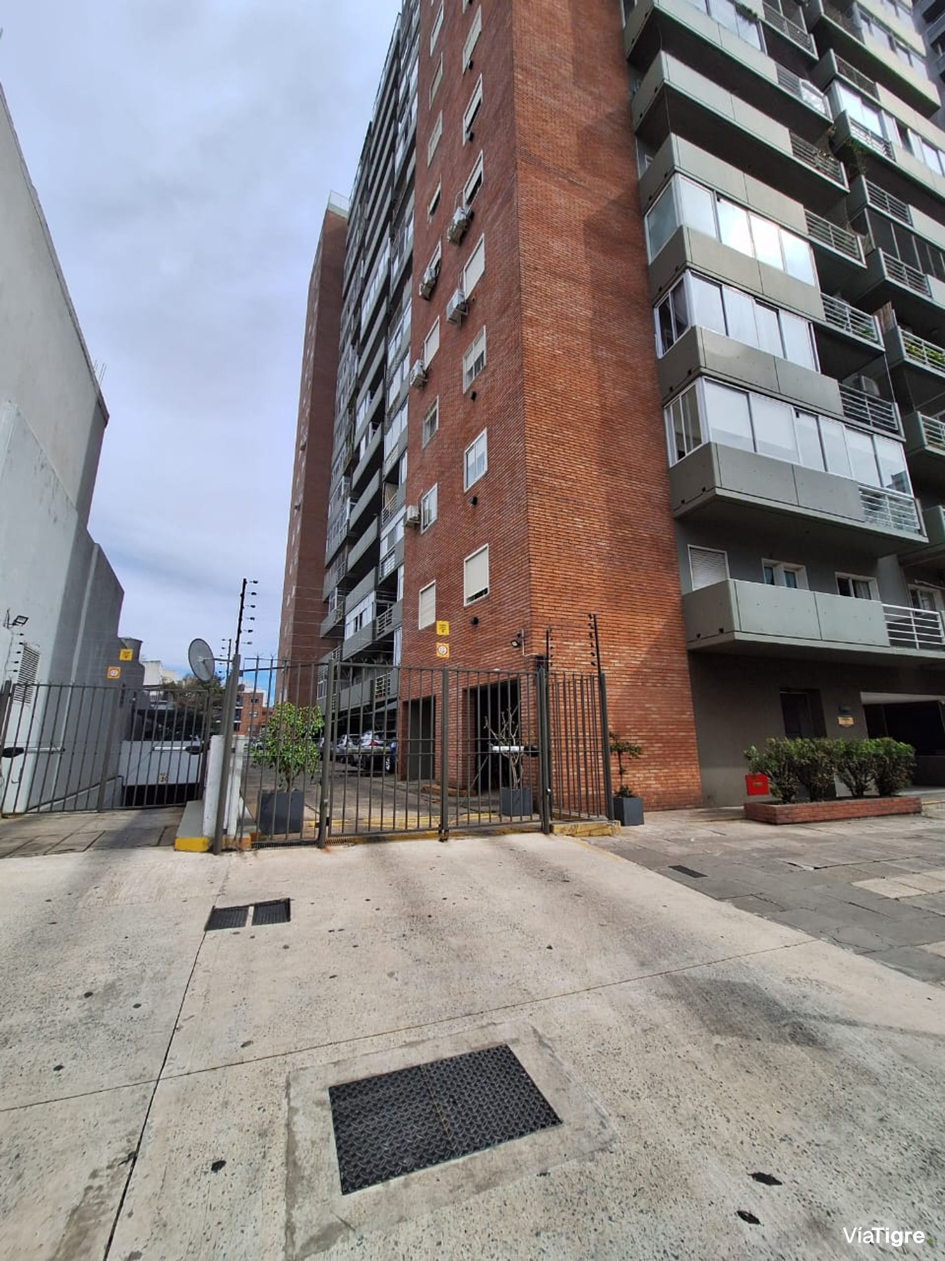 Cochera En Venta.avda Maipu. Vte Lopez.c/Seguridad