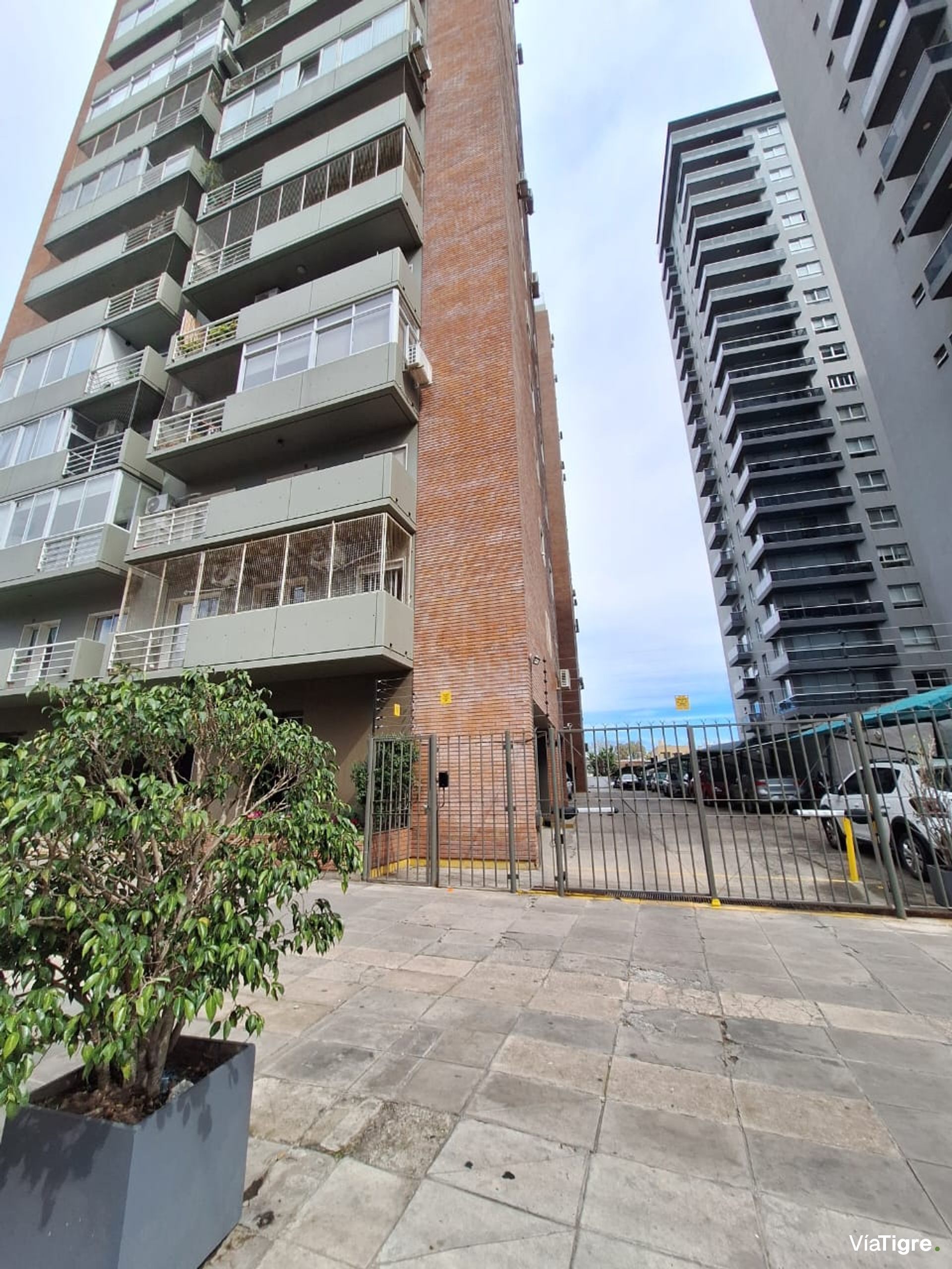 Cochera En Venta.avda Maipu. Vte Lopez.c/Seguridad