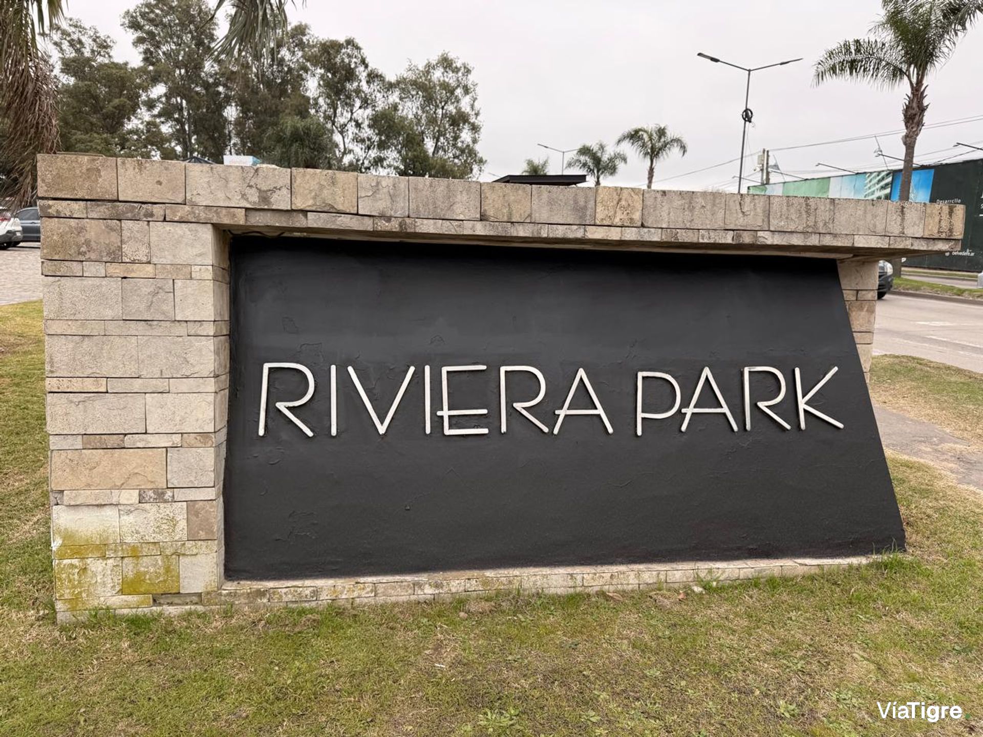 Oficina Local En Venta En El Complejo Rivera Park