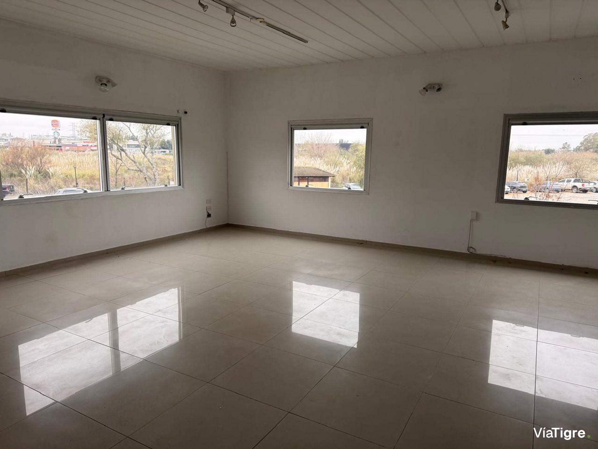 Oficina Local En Venta En El Complejo Rivera Park