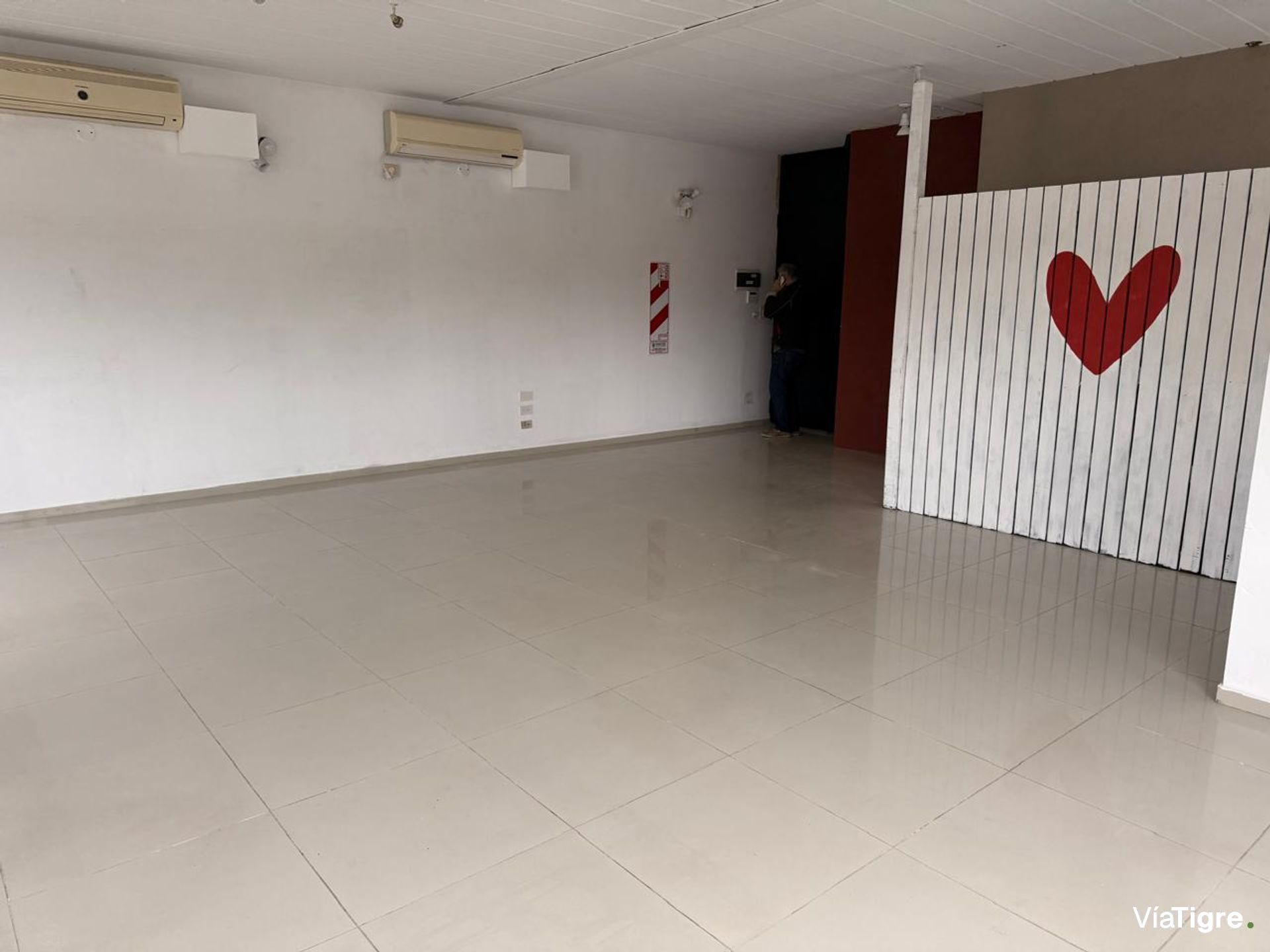 Oficina Local En Venta En El Complejo Rivera Park