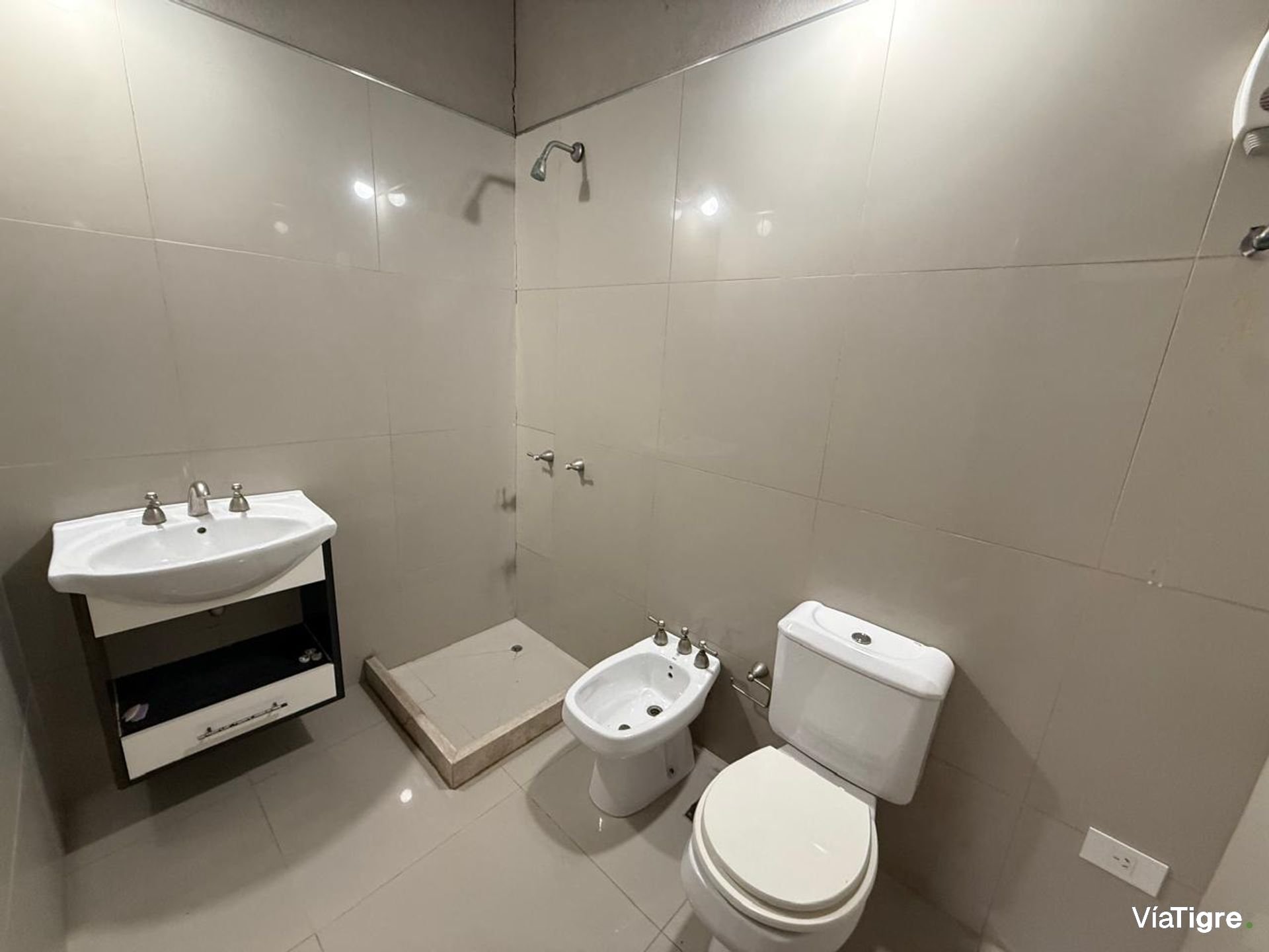 Oficina Local En Venta En El Complejo Rivera Park
