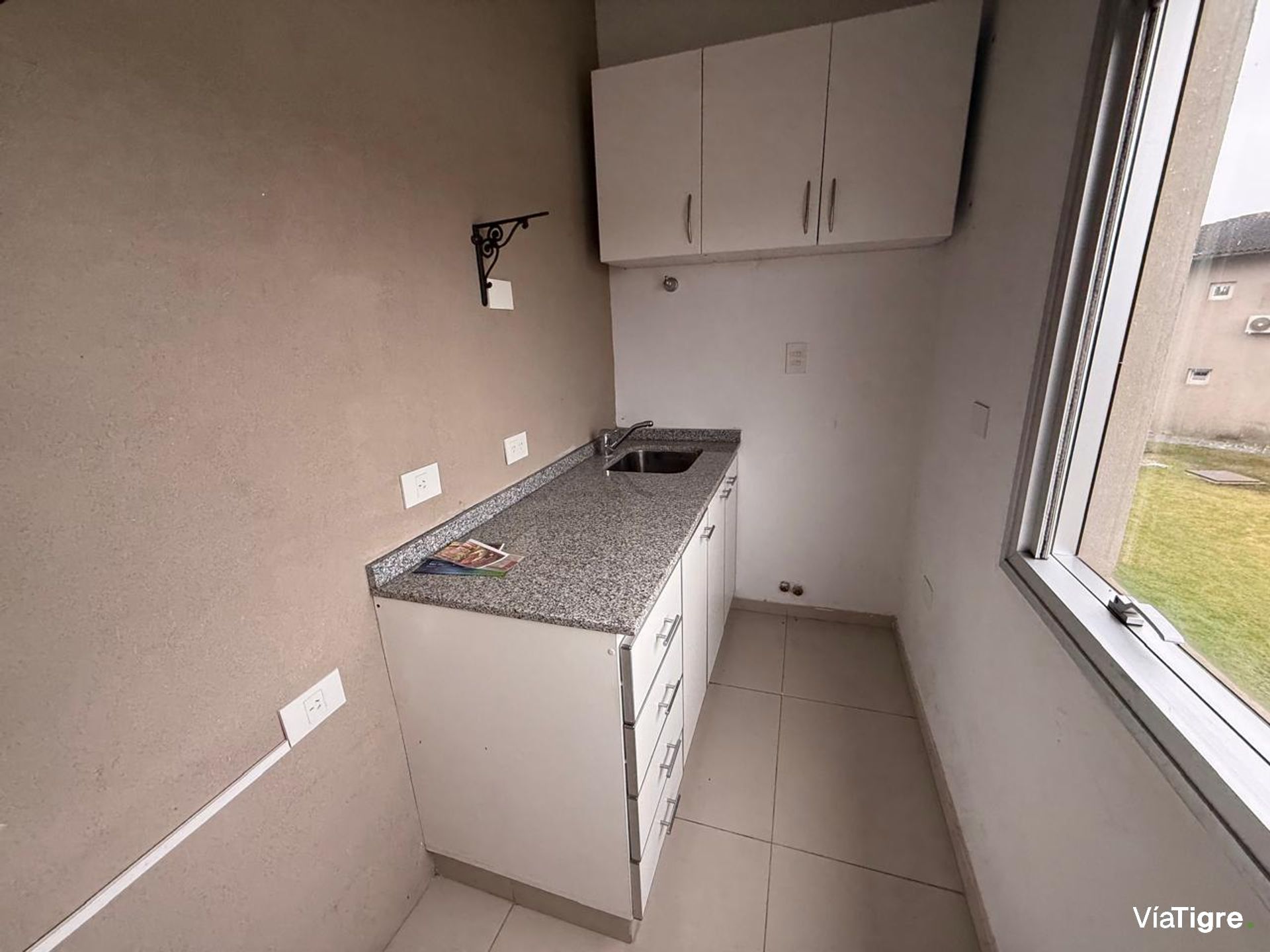 Oficina Local En Venta En El Complejo Rivera Park