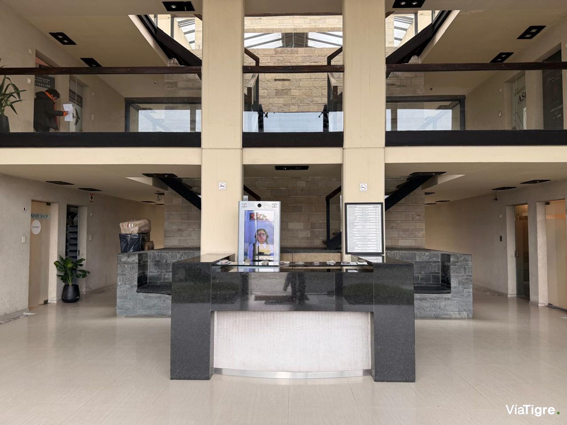 Oficina Local En Venta En El Complejo Rivera Park