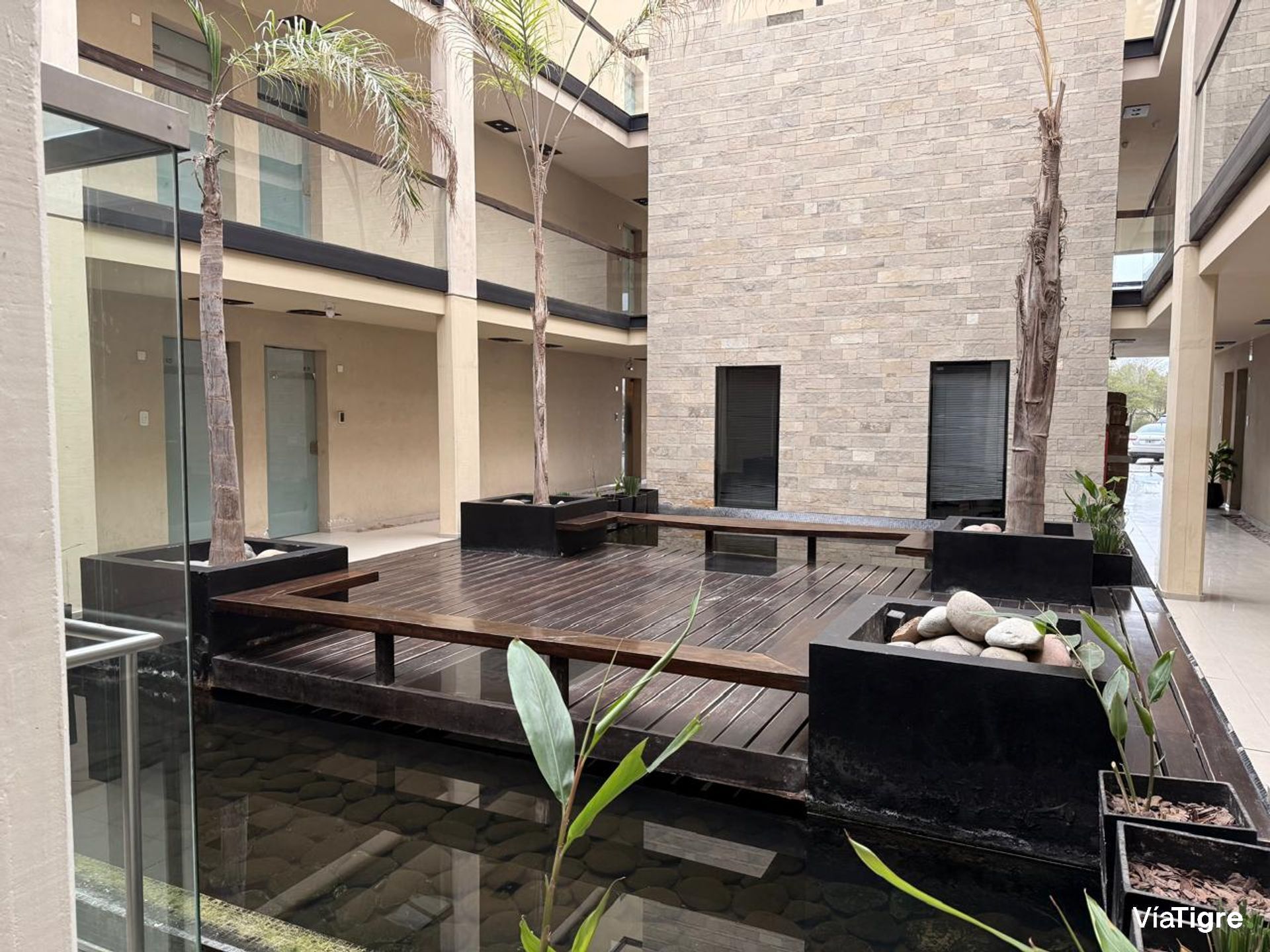 Oficina Local En Venta En El Complejo Rivera Park
