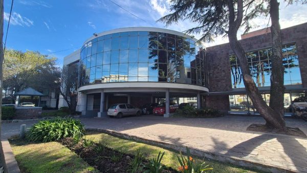 Oficina en alquiler con cochera en San Isidro