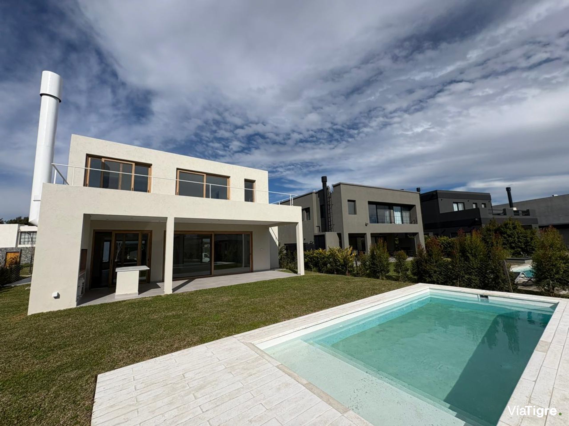 Venta Casa a Estrenar 4 Suites Carpinchos Nordelta