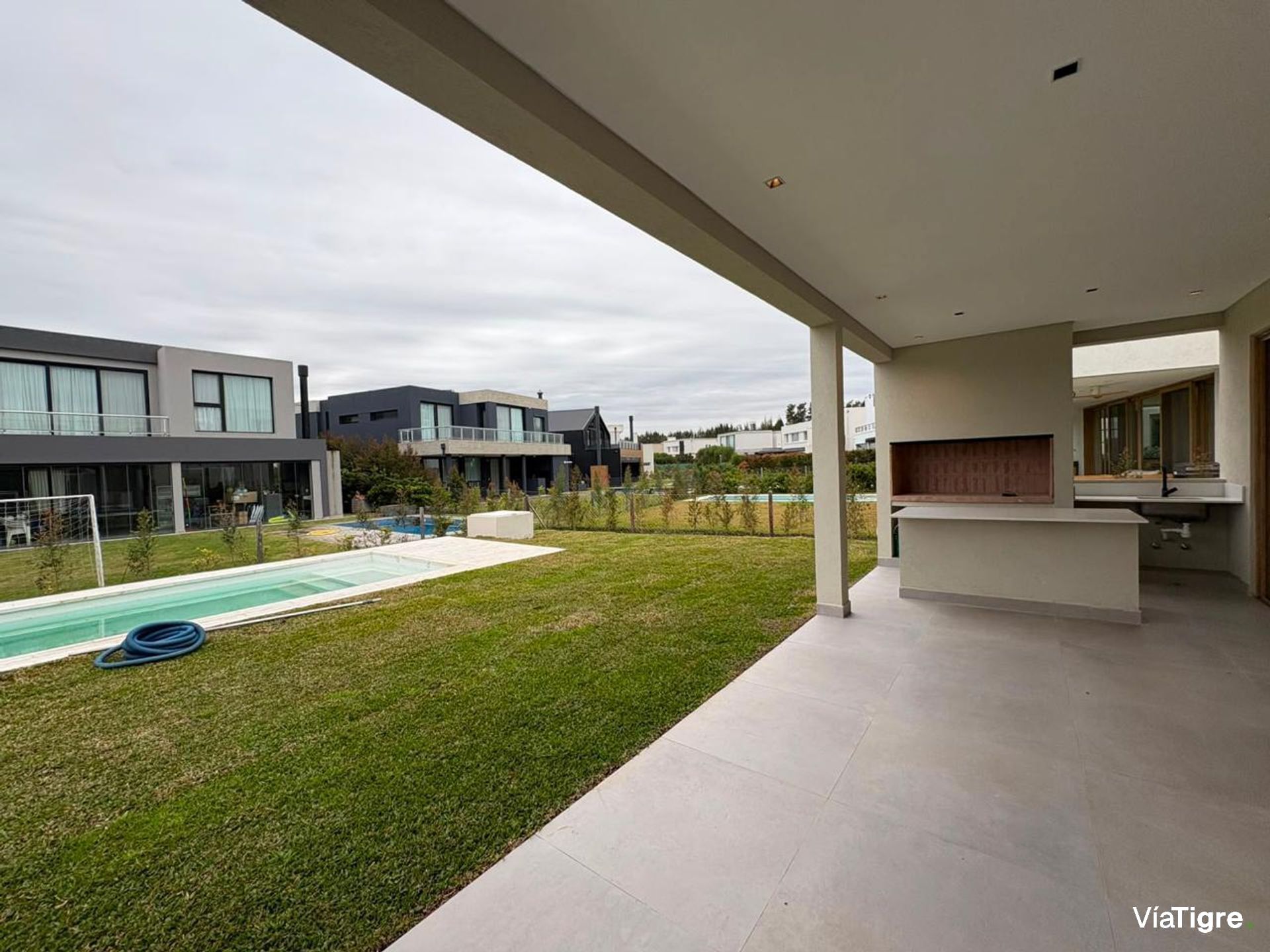 Venta Casa a Estrenar 4 Suites Carpinchos Nordelta