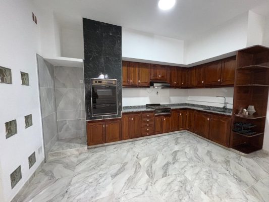 For Rent - 3-bedroom with Yard and Garage - V. Adelina