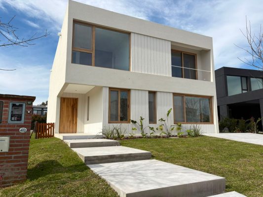 Venta Casa a Estrenar 4 Suites Carpinchos Nordelta