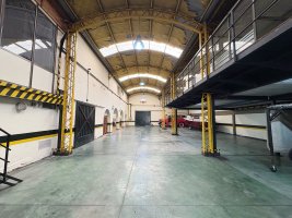 FOR SALE / Commercial warehouse / Olivos