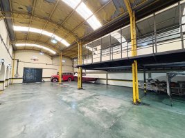FOR SALE / Commercial warehouse / Olivos