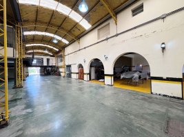 FOR SALE / Commercial warehouse / Olivos