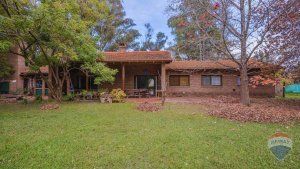 FOR SALE 5000 m² estate with 3 houses, Benavidez