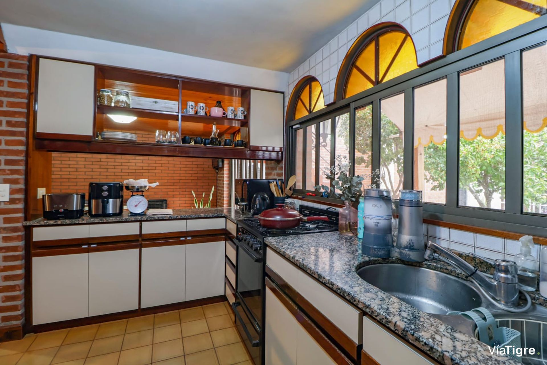 Venta casa 4 amb +jardin +quincho c/parrilla