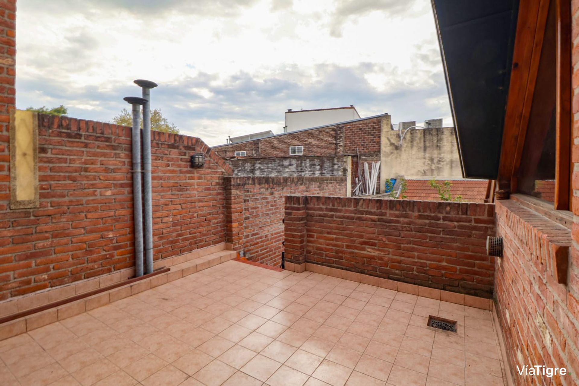 Venta casa 4 amb +jardin +quincho c/parrilla