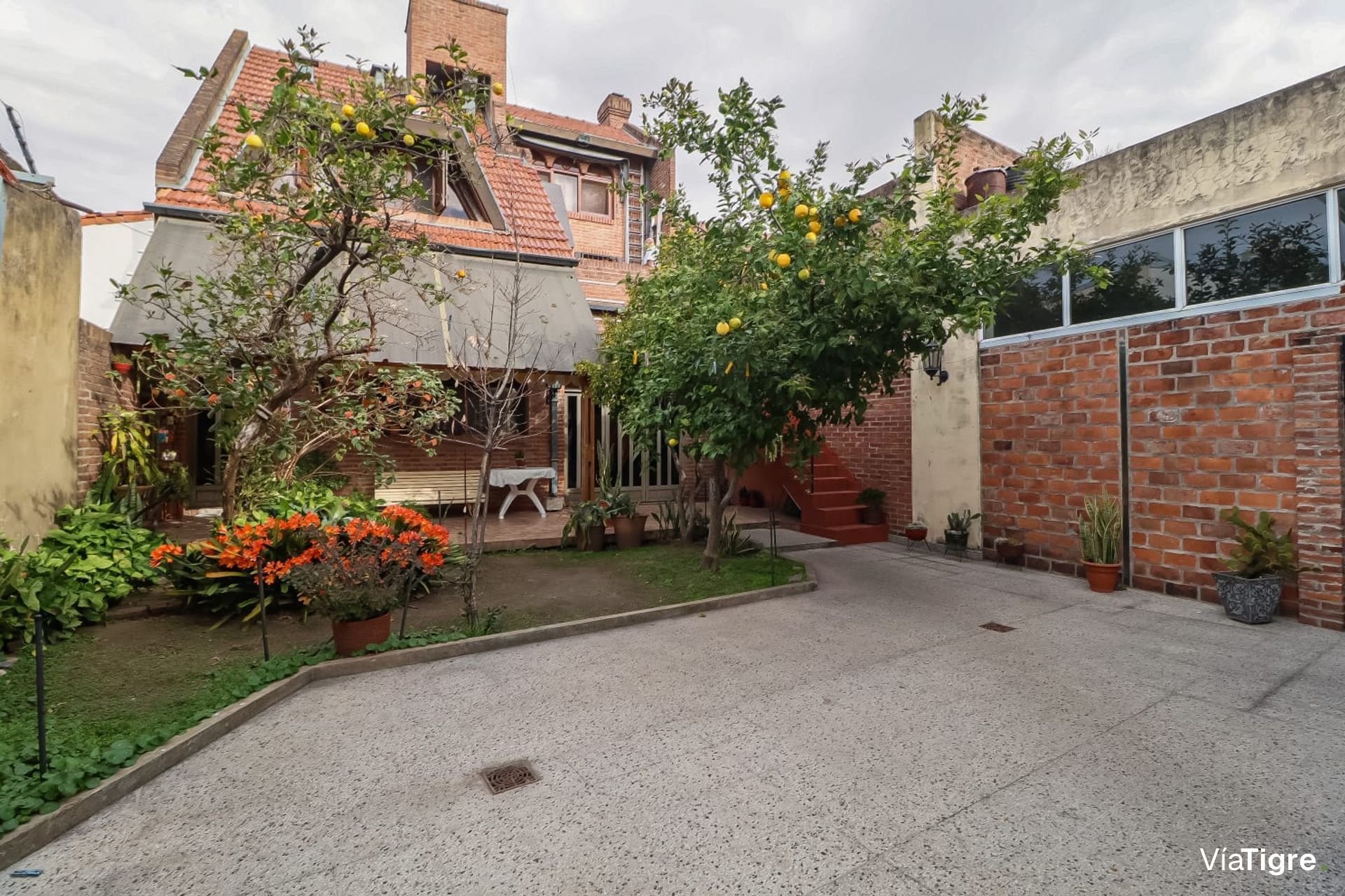 Venta casa 4 amb +jardin +quincho c/parrilla