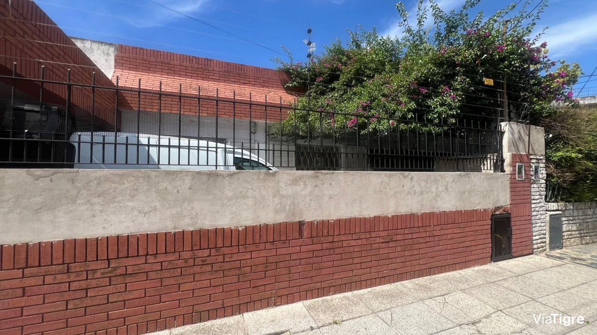 Casa Con Amplio Jardín, Terraza Florida Oeste