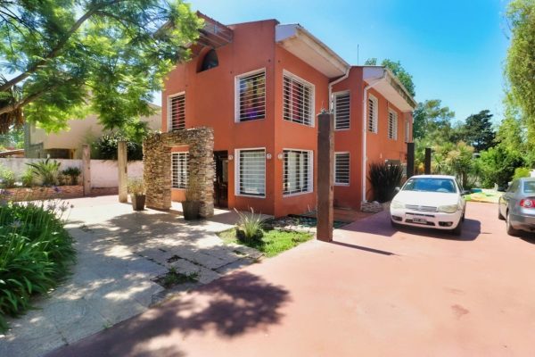 Casa de 6 ambientes + departamento 2 ambientes
