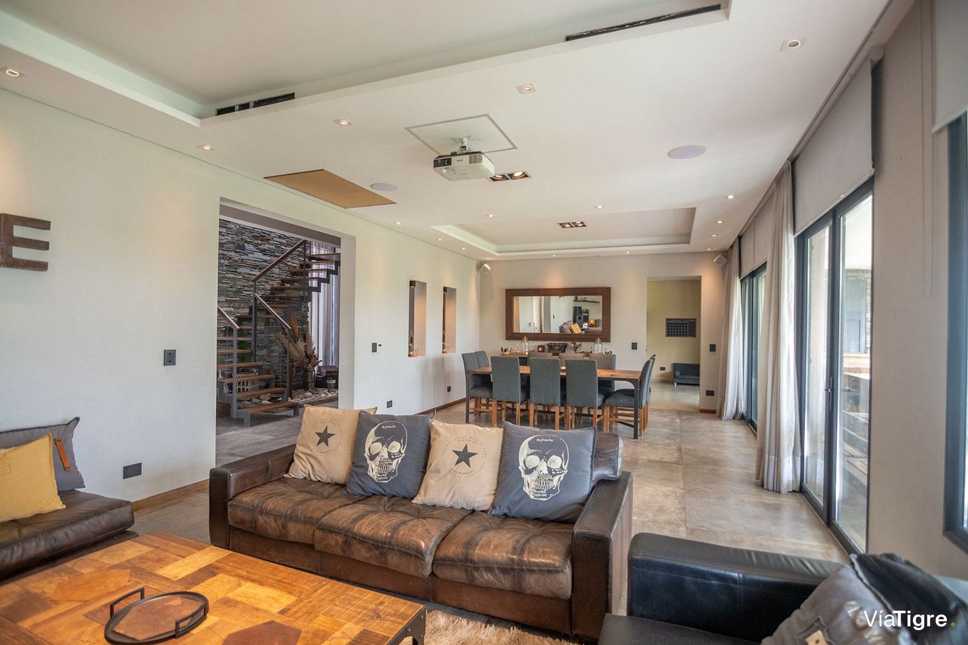 Imponente casa en venta en Santa Catalina V. Nueva