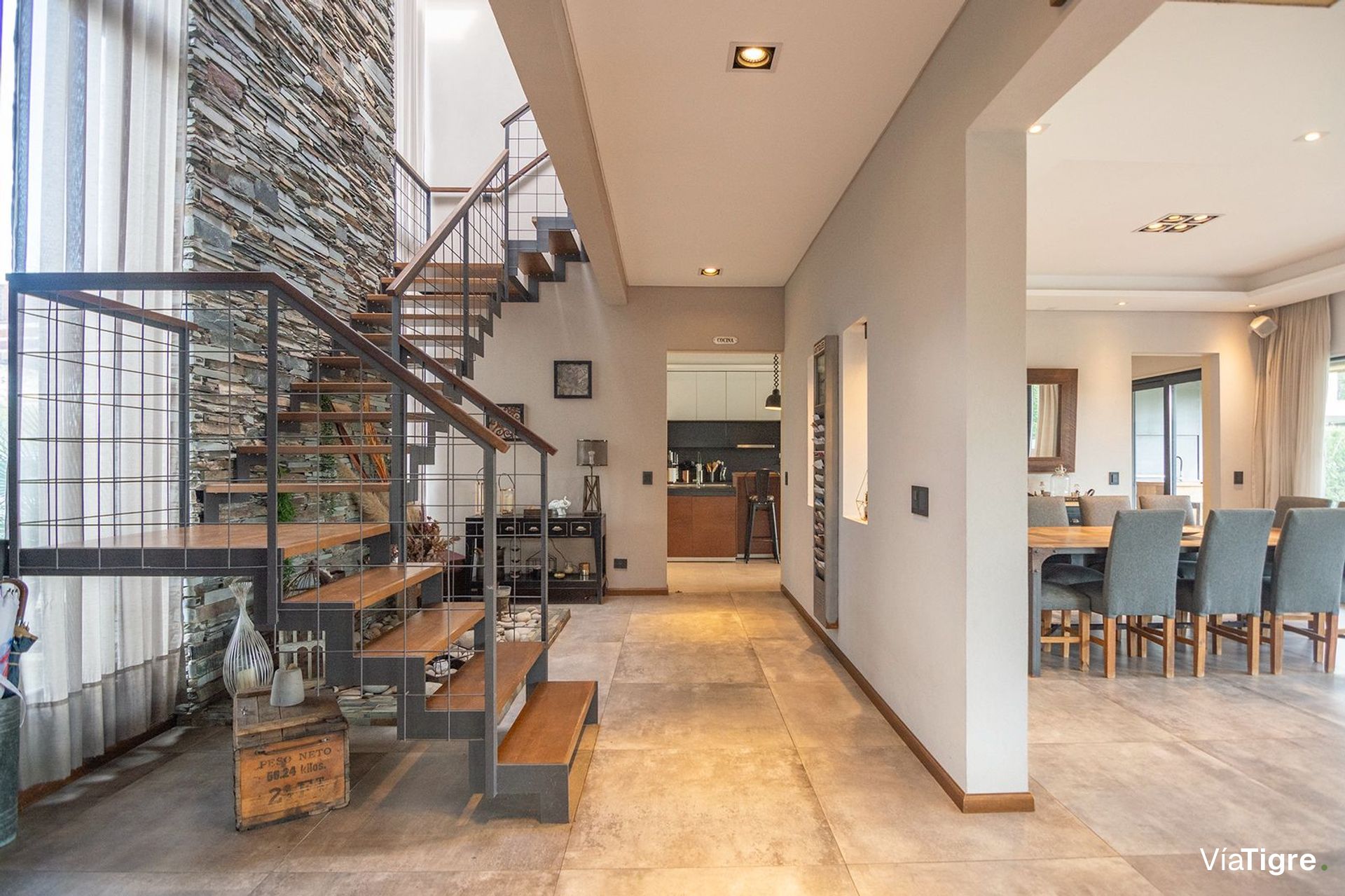 Imponente casa en venta en Santa Catalina V. Nueva