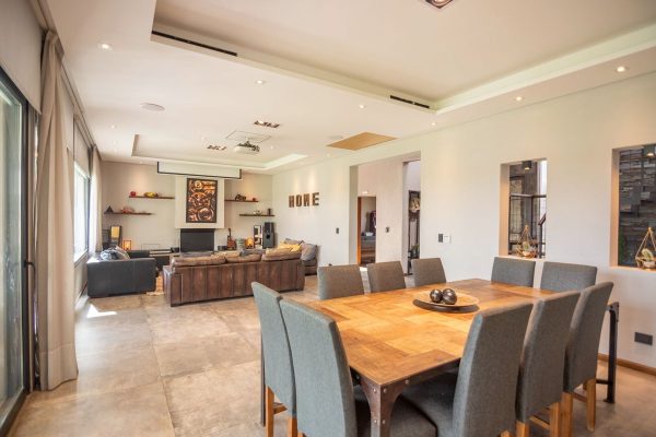 Imponente casa en venta en Santa Catalina V. Nueva