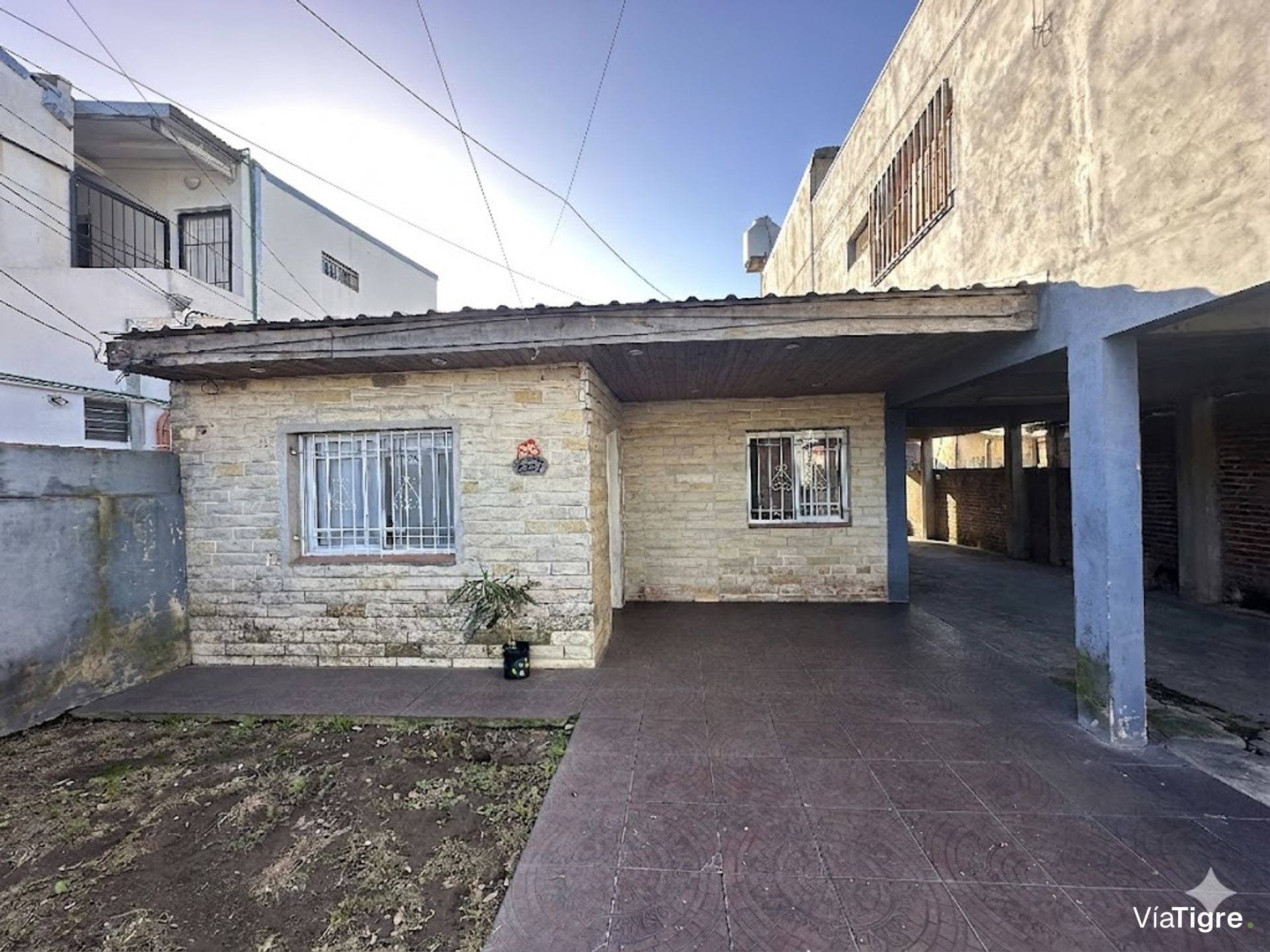 Casa con dpto independiente en el Talar en VENTA
