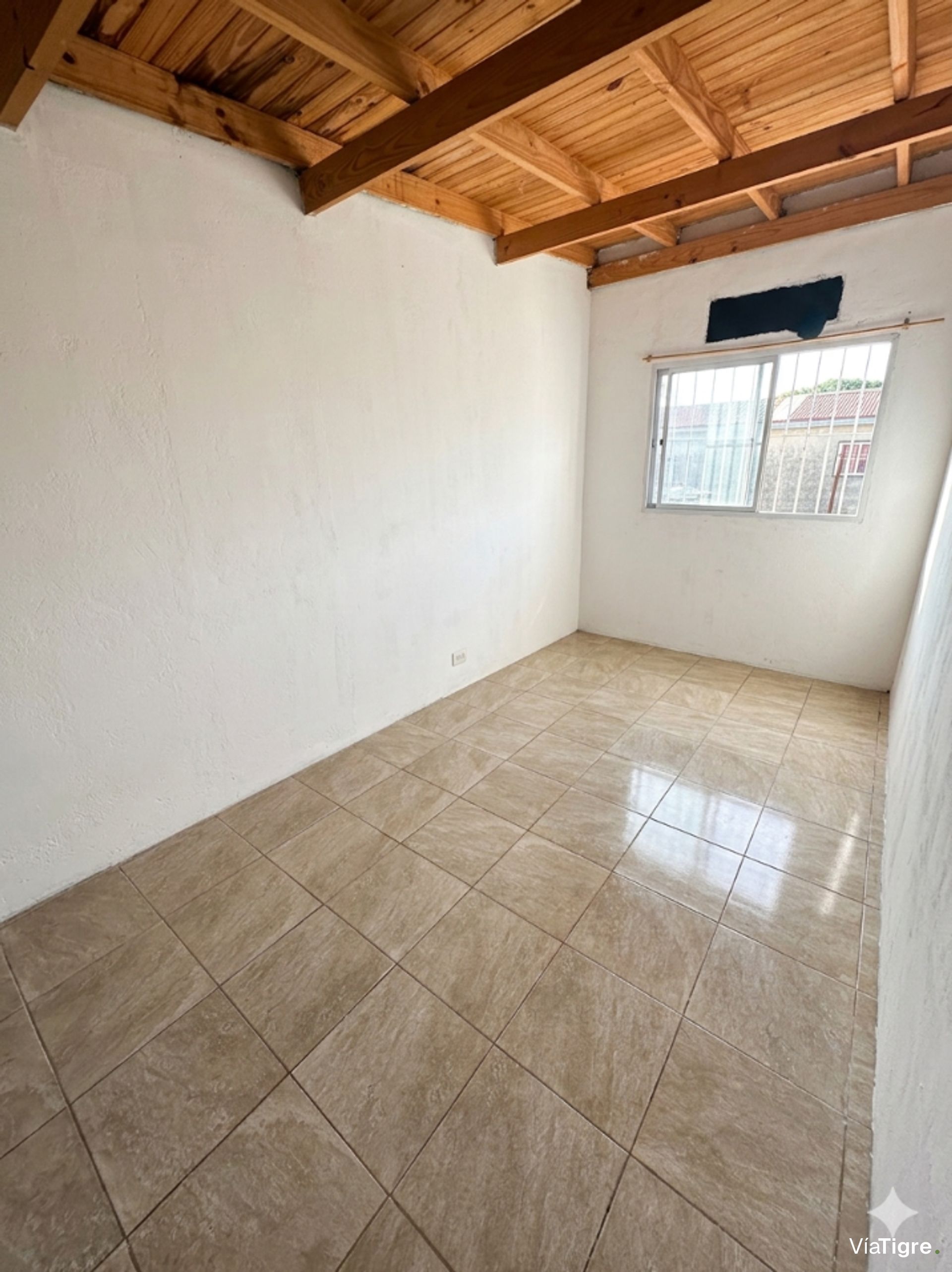 Casa con dpto independiente en el Talar en VENTA