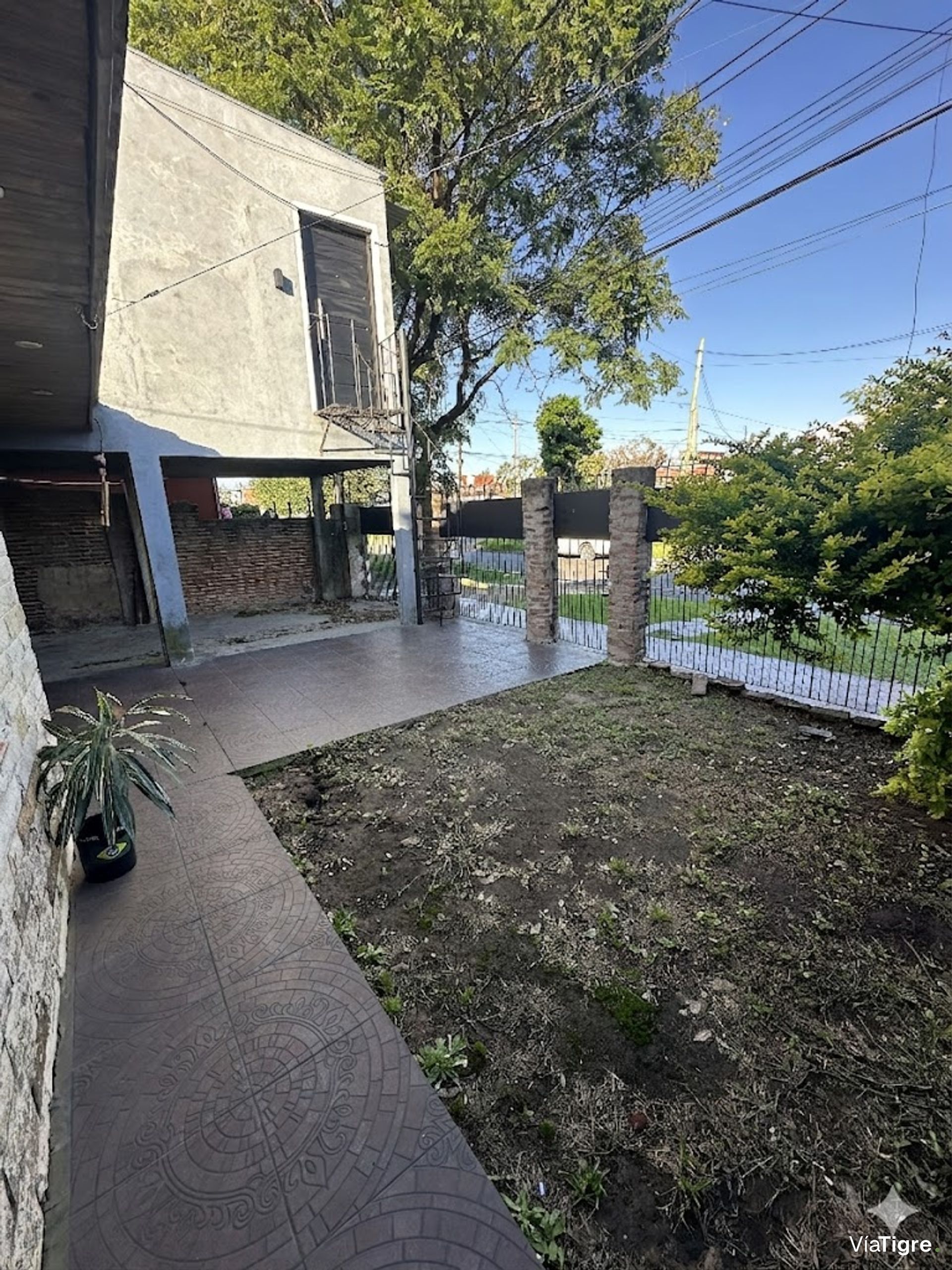 Casa con dpto independiente en el Talar en VENTA